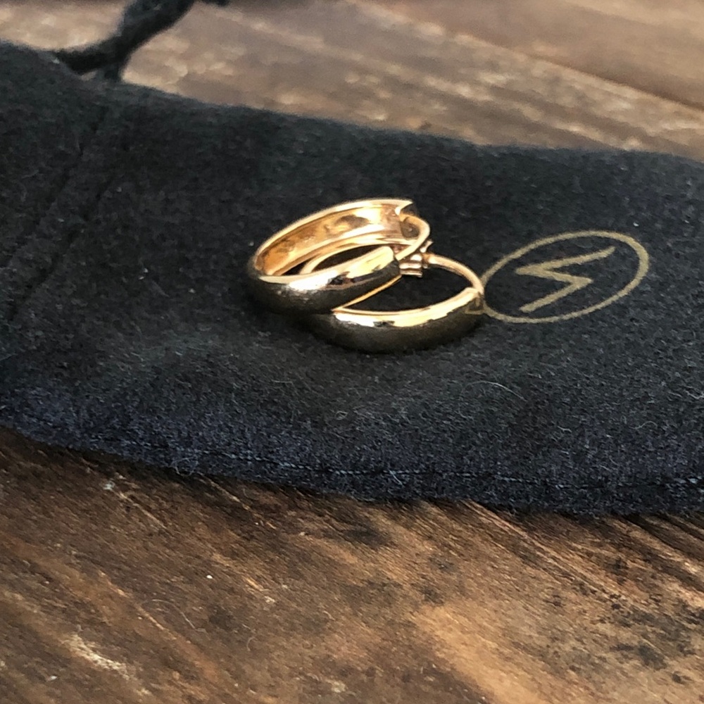 Mejuri Gold Bold Hoop Earrings - Picture 4 of 4